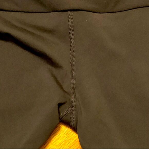LULULEMON A Go Go Crop with Skirt in Black Women’s 6 Black/Twin Stripe. - Picture 8 of 13